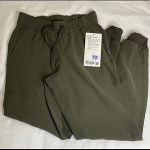 NWT Lululemon On The Fly Joggers Woven